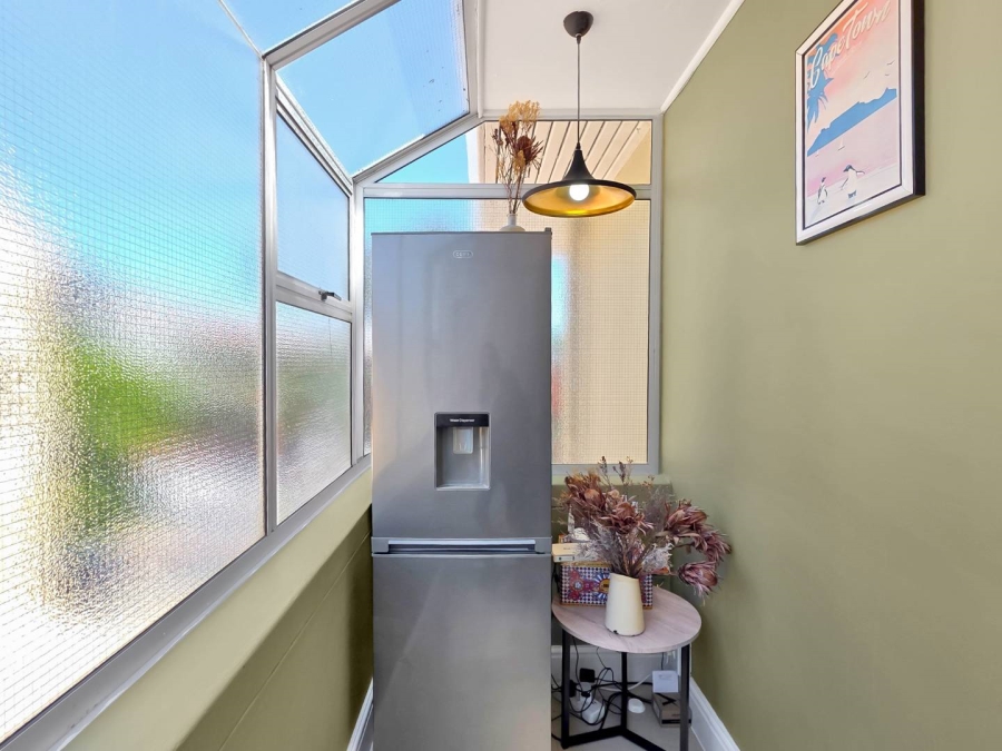 To Let 2 Bedroom Property for Rent in Sea Point Western Cape